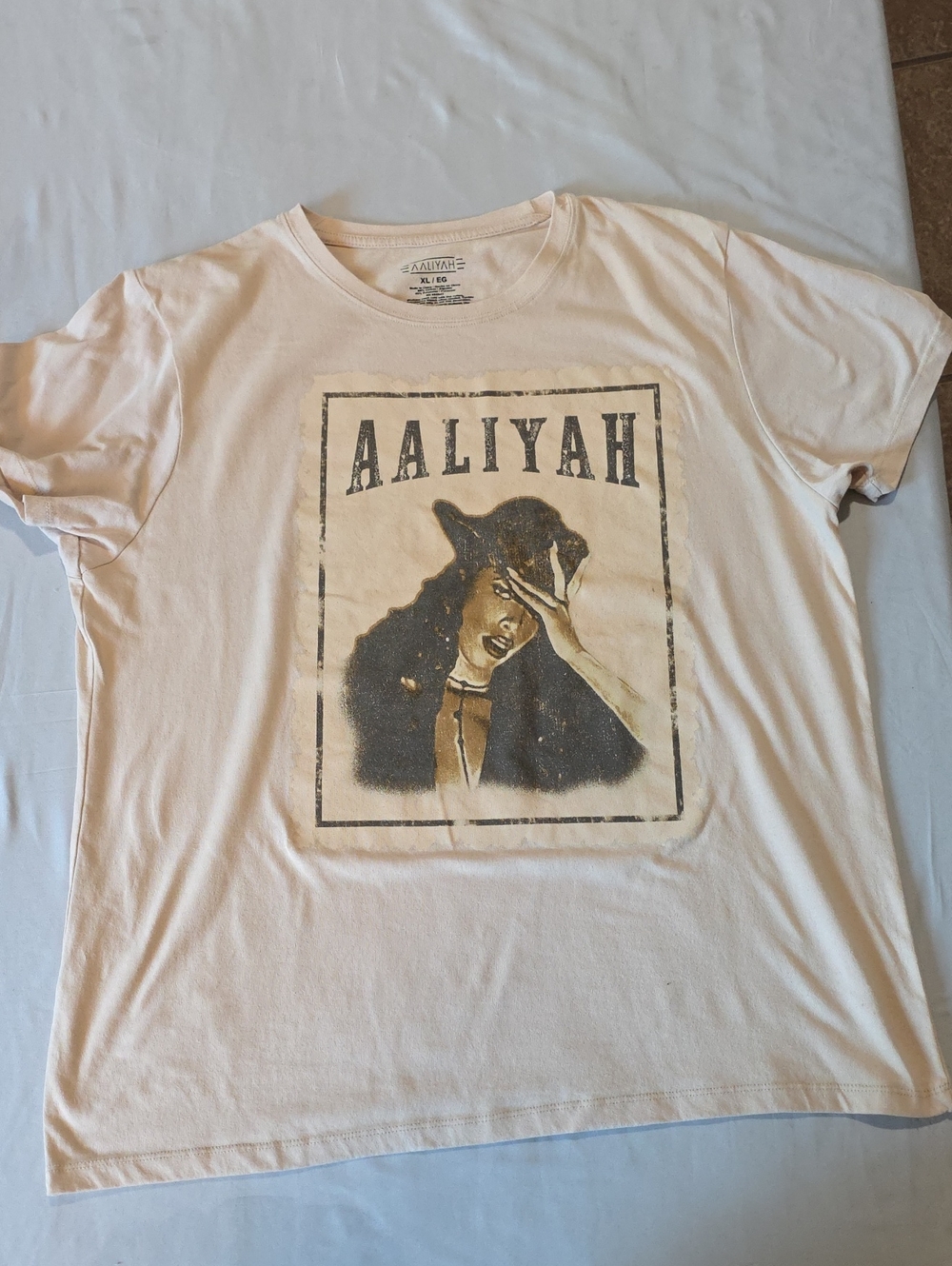Aaliyah Graphic Tee - Light Pink Short Sleeve Top